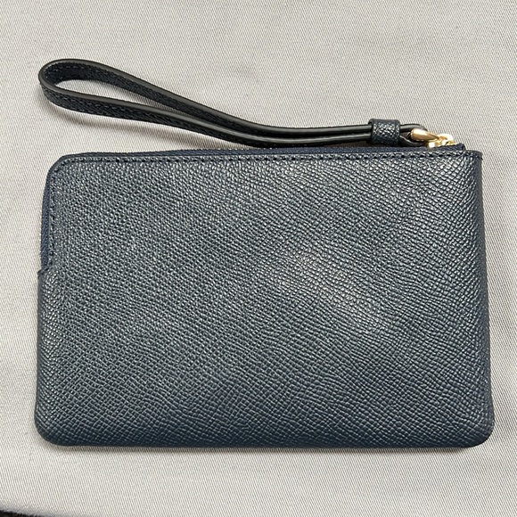 💙 COACH Navy Blue Leather Wristlet 💙 - Picture 2 of 7